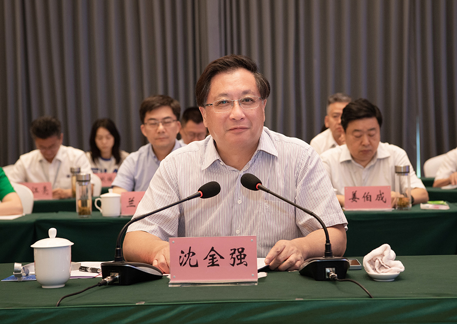2市人大常委会副主任、民建重庆市委主委、市职教社主任沈金强讲话.jpg