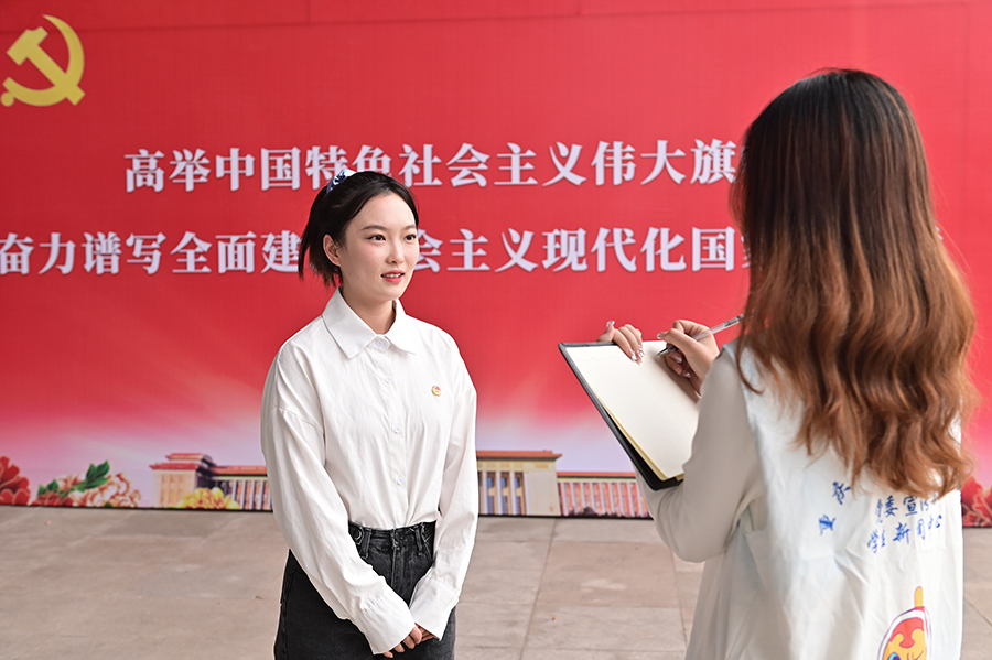 杨艺 (2).jpg