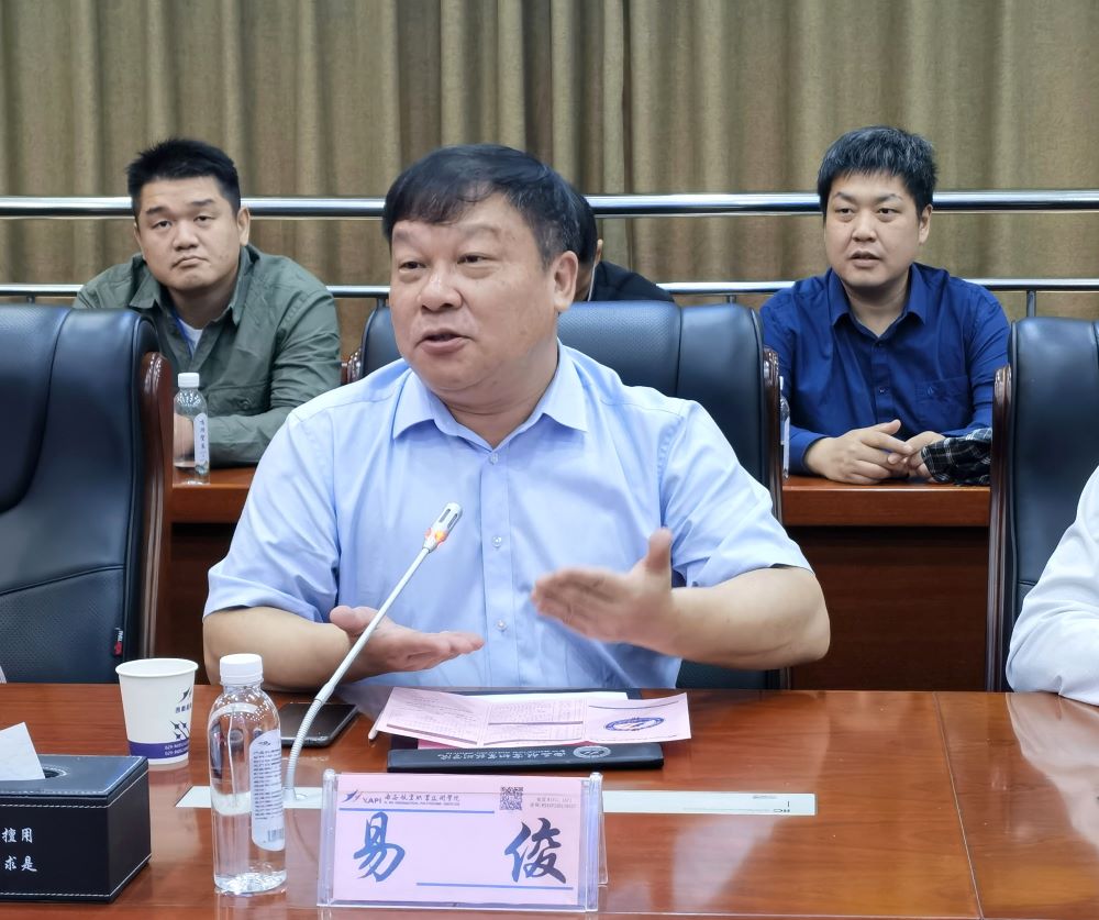 易书记2.jpg