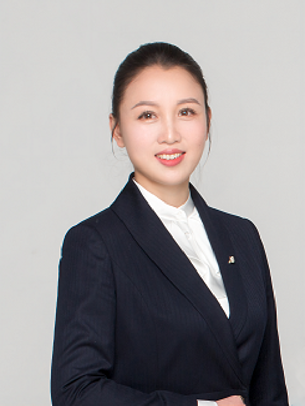 李红半身照 .png