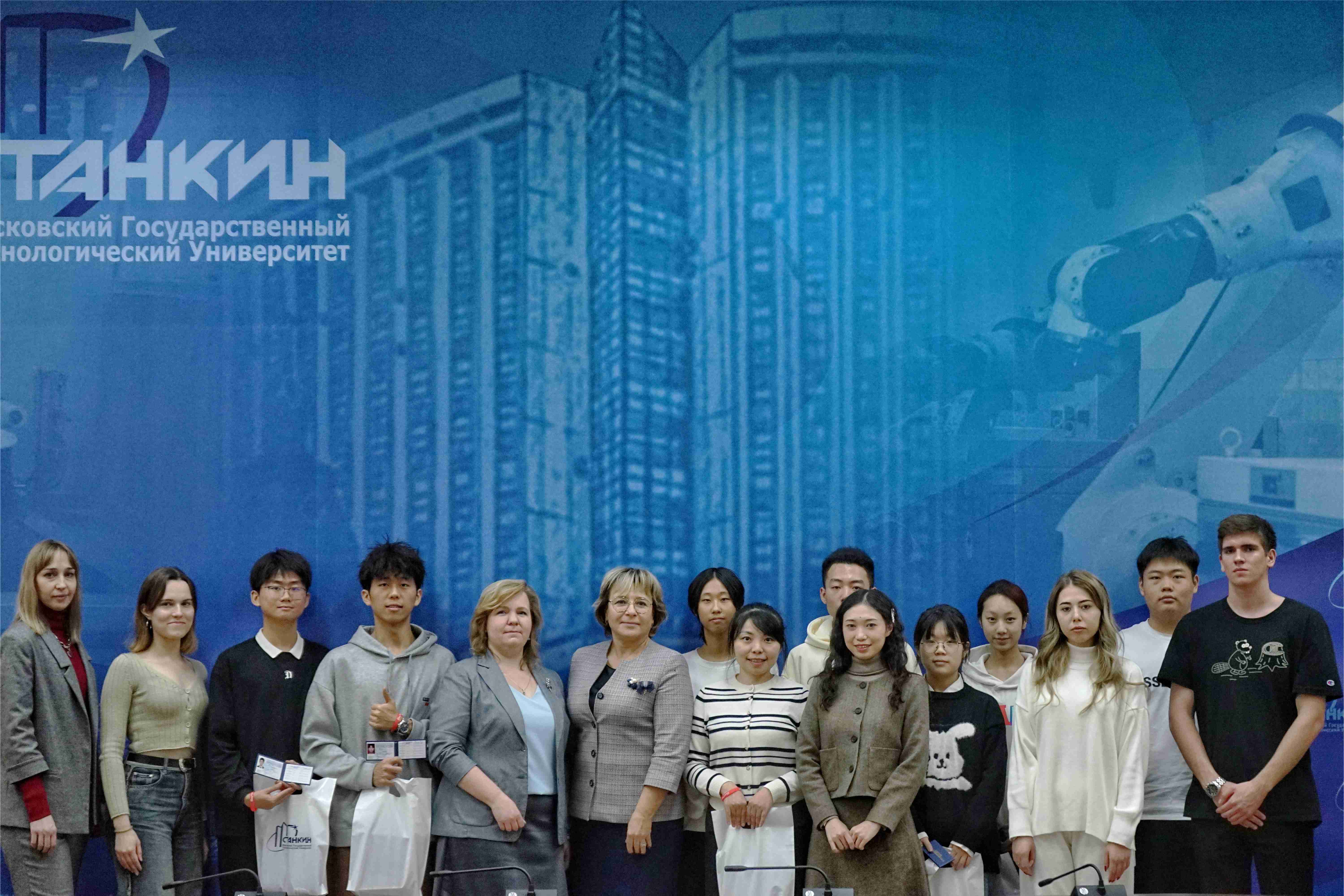 BdPf_1701666743613098766.jpg
