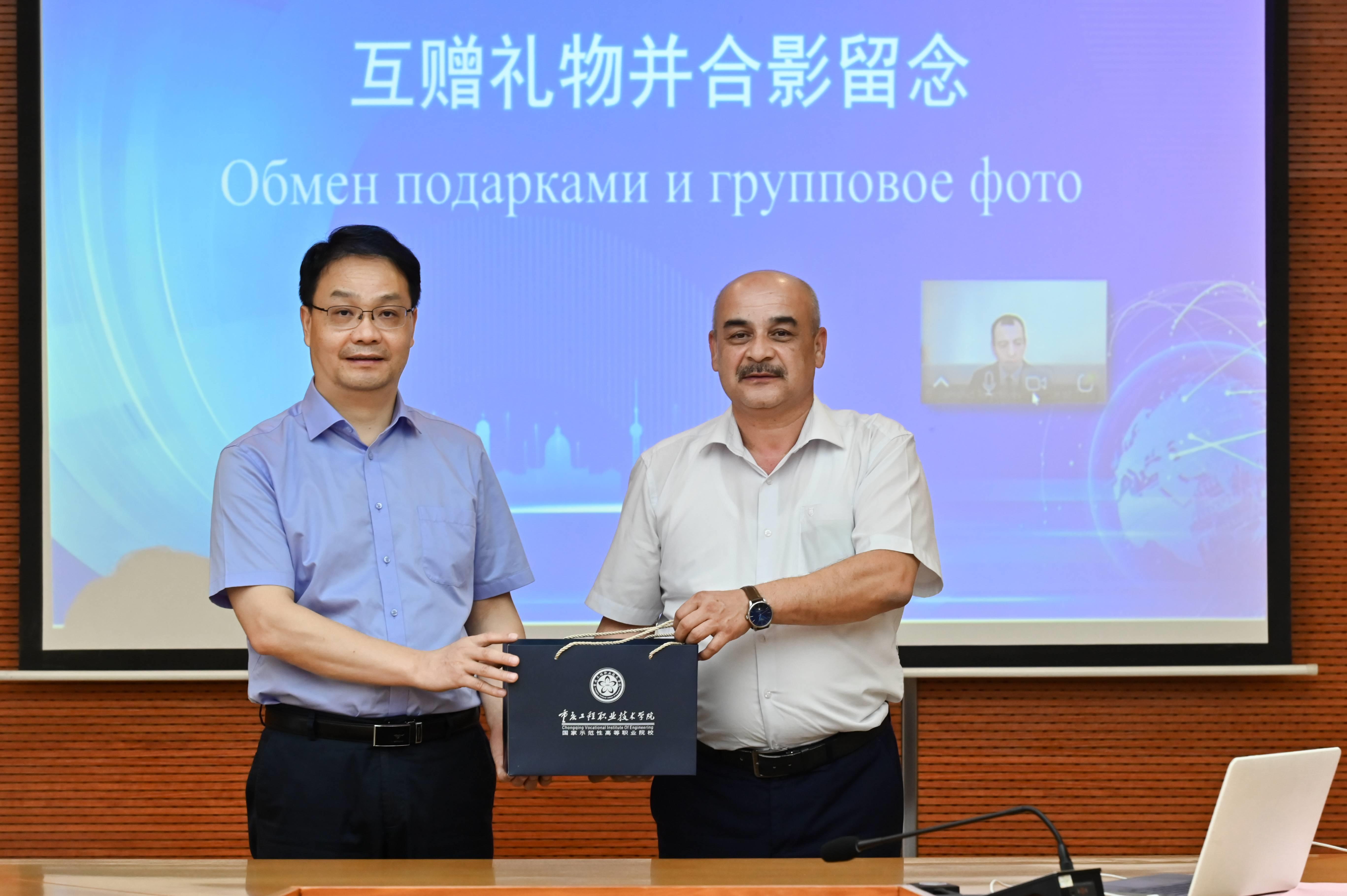 tAOT_1726191053061057140.jpg