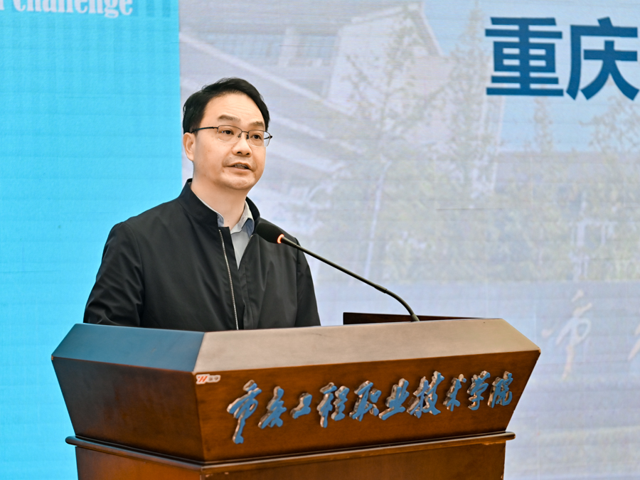 翁校长讲话.jpg