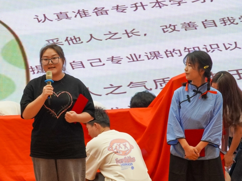 “百佳阅读之星”代表分享获奖心得2_conew1.jpg