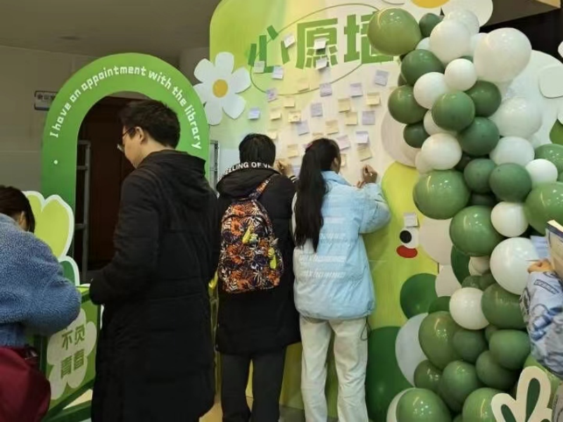4 寄心愿活动现场.png