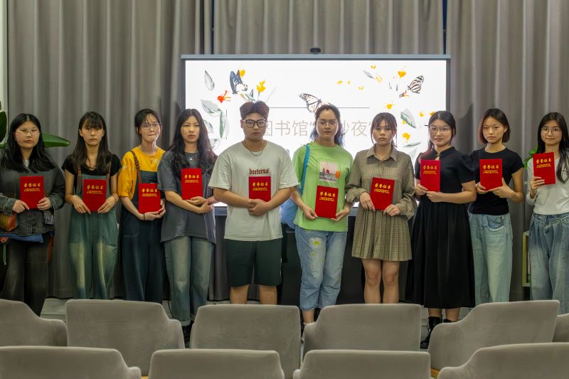 “书虫秀秀”环节荣获“十佳书虫”.jpg