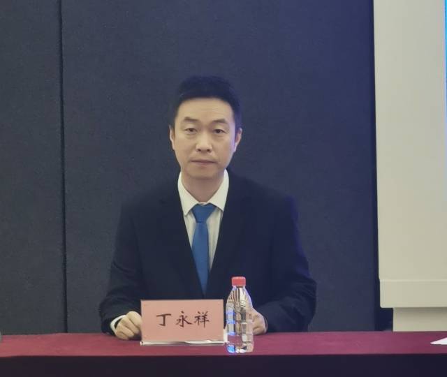 南方测绘集团南方卫星导航副总工丁永祥在发布会上。
